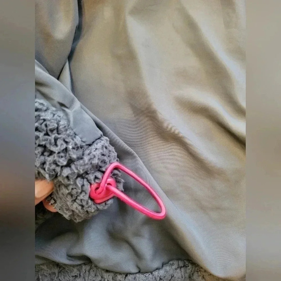 Urban Outfitters Willow Fuzzy Charcoal Drawstring Teddy Zipper Sherpa Jacket(M) - Picture 10 of 13